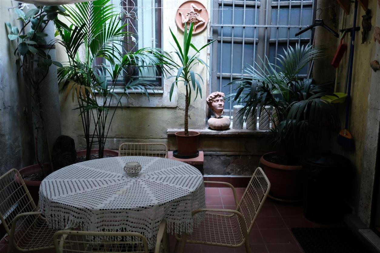 Palazzo La Via Apartment คาตาเนีย ภายนอก รูปภาพ